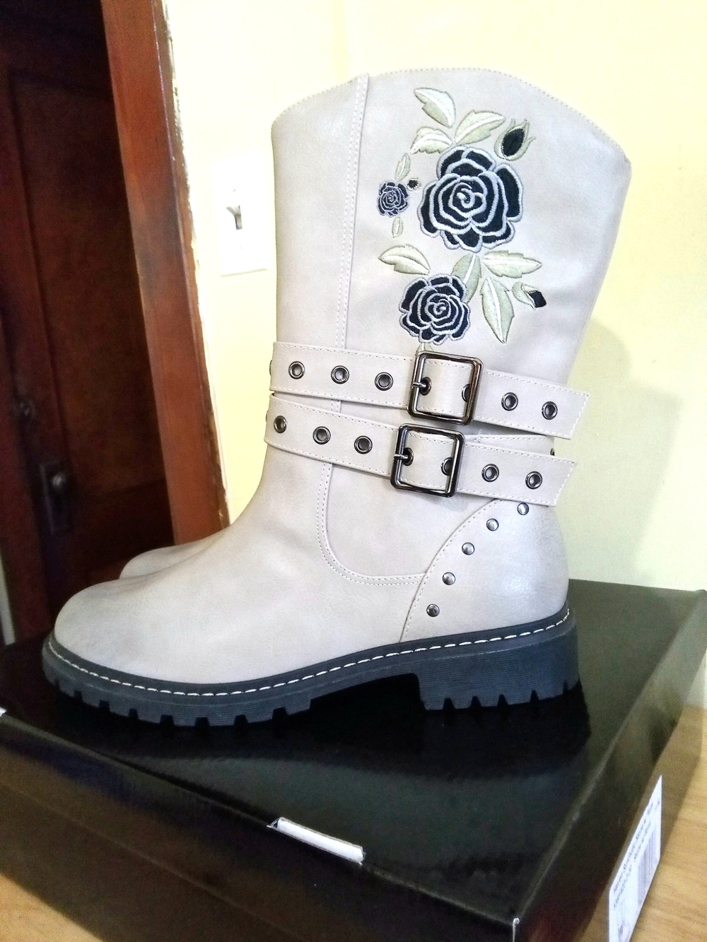 MASSEYS STONE FLORAL EMBROIDERED MOTO BOOTS w/BUCKLE STRAP ACCENTS